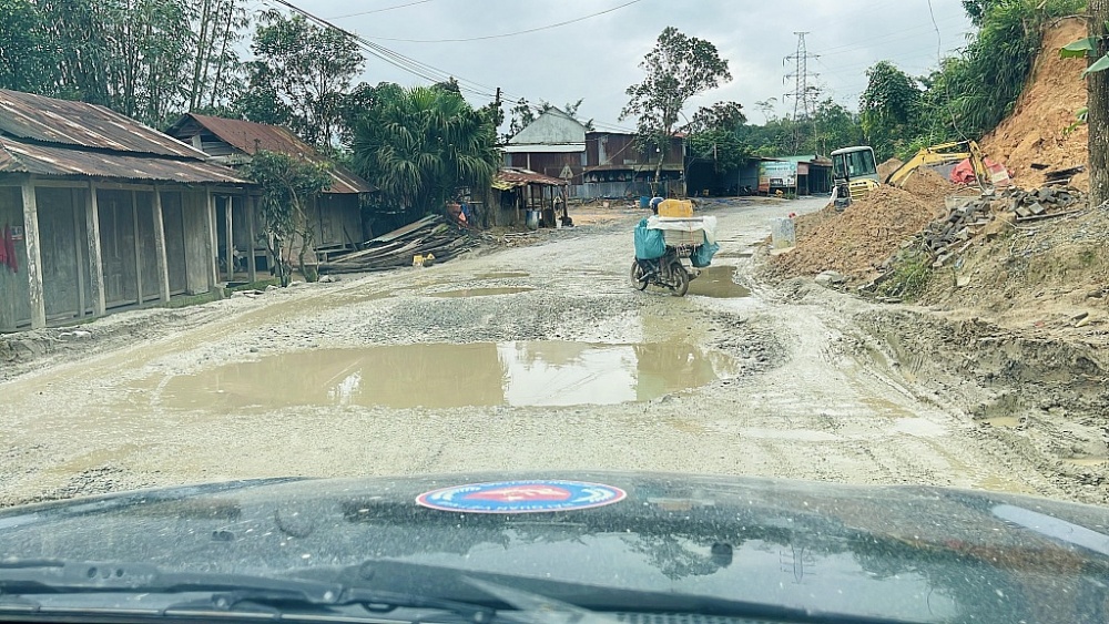 PHOTOS: Nhọc nhằn đường lên cửa khẩu quốc tế Nam Giang