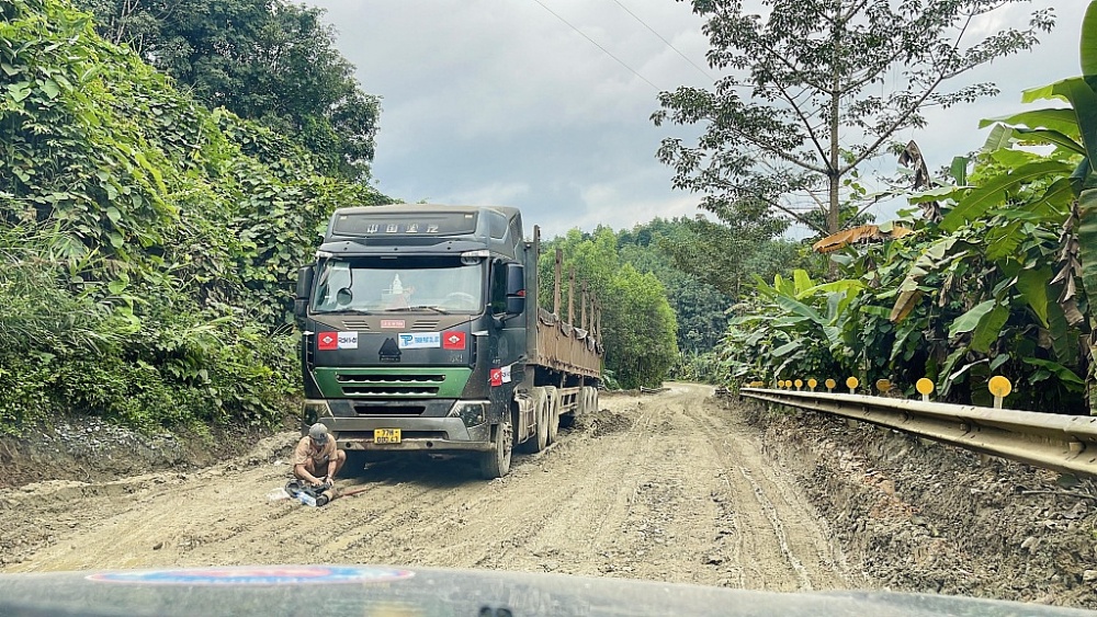 PHOTOS: Nhọc nhằn đường lên cửa khẩu quốc tế Nam Giang