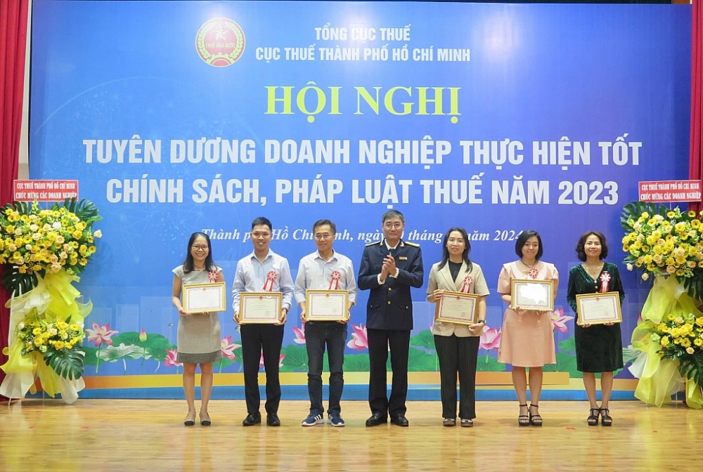 Cục Thuế TP Hồ Chí Minh tuyên dương 136 doanh nghiệp nộp thuế tiêu biểu