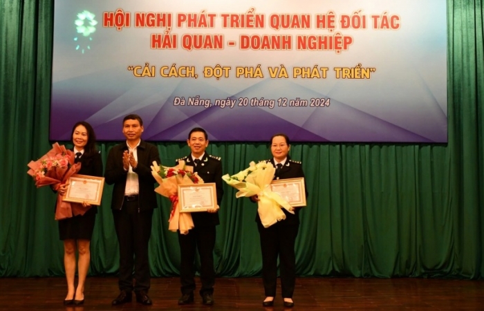 Hải quan Đà Nẵng đồng hành và hỗ trợ doanh nghiệp xuất nhập khẩu