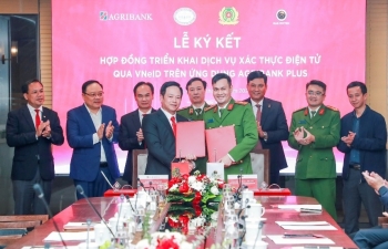 Triển khai dịch vụ xác thực điện tử qua VNeID trên ứng dụng Agribank Plus