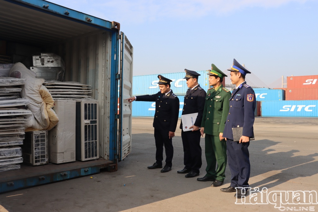 Bắt giữ 1 container hàng cấm tại cảng Hải Phòng