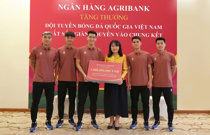 Agribank tặng thưởng 1 tỷ đồng cho Đội tuyển Bóng đá Quốc gia Việt Nam