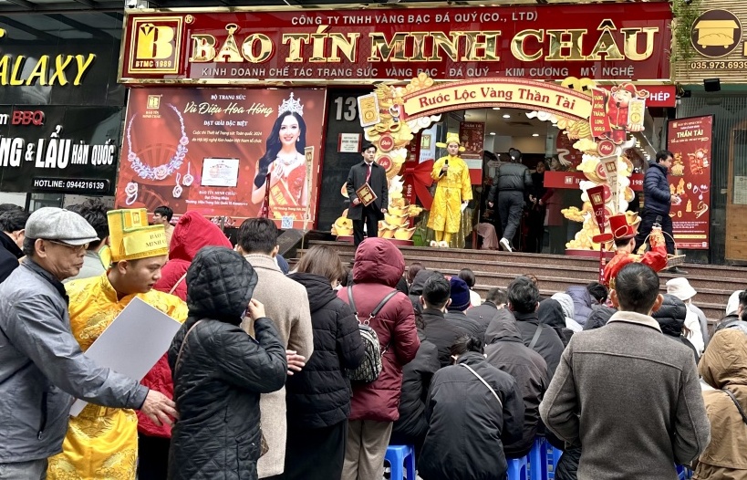 Mua vàng ngày vía Thần Tài, chênh lệch giá cao, vàng nhẫn “cháy hàng”