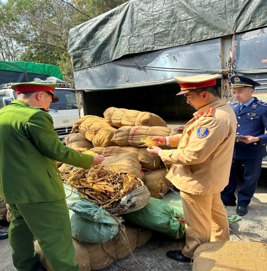 Cao Bằng: Phát hiện gần 3 tấn lá thuốc lá không rõ nguồn gốc