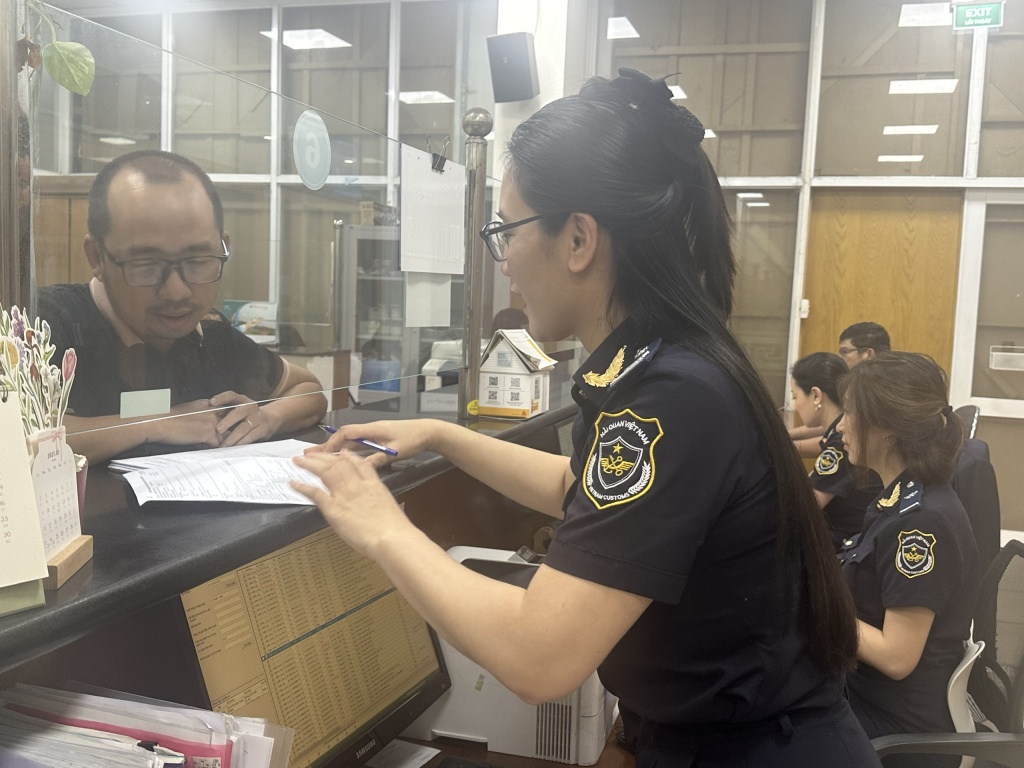 Nghỉ lễ, Hải quan thông quan hơn 700 lô hàng xuất khẩu qua cảng Cát Lái