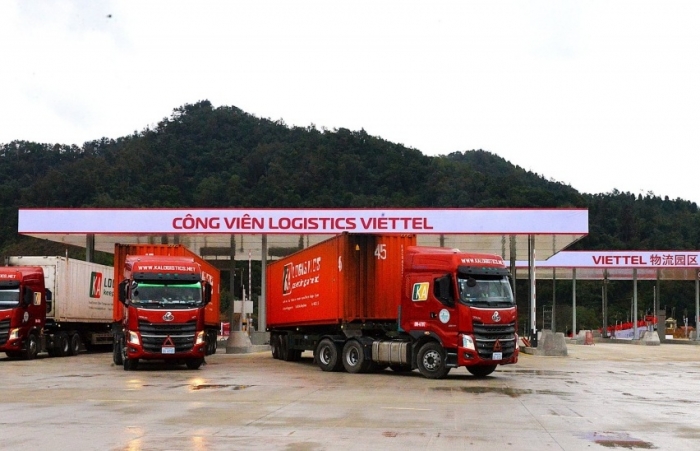 Điều tiết phương tiện vận tải hàng hóa tránh ùn ứ tại cửa khẩu quốc tế Hữu Nghị
