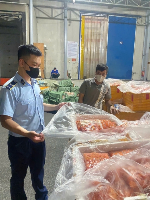 Liên tiếp phát hiện thực phẩm đông lạnh không rõ nguồn gốc xuất xứ