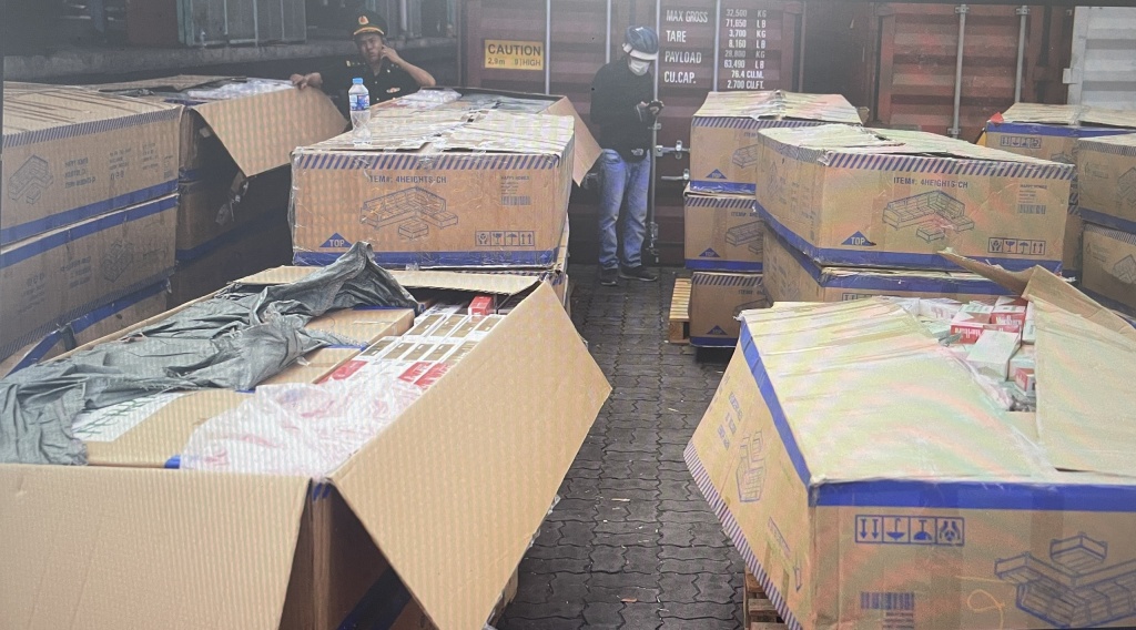 Cận cảnh 2 container thuốc lá lậu Hải quan bắt giữ