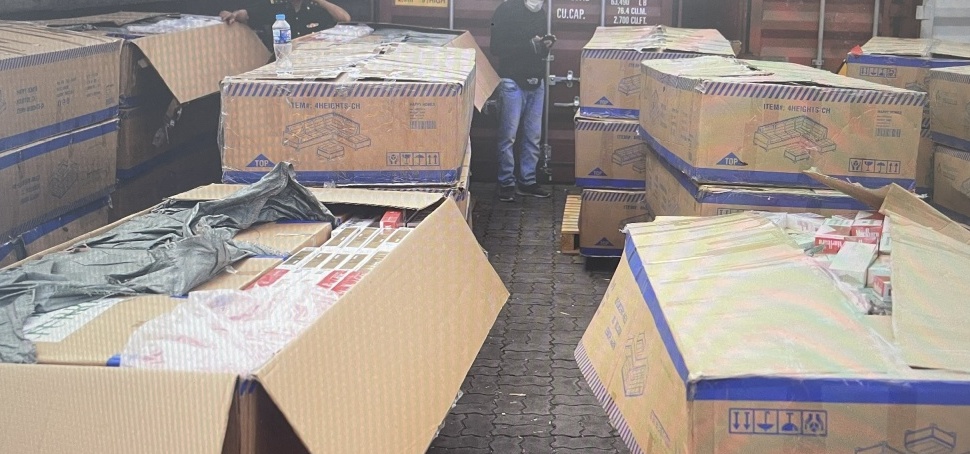 Cận cảnh 2 container thuốc lá lậu Hải quan bắt giữ