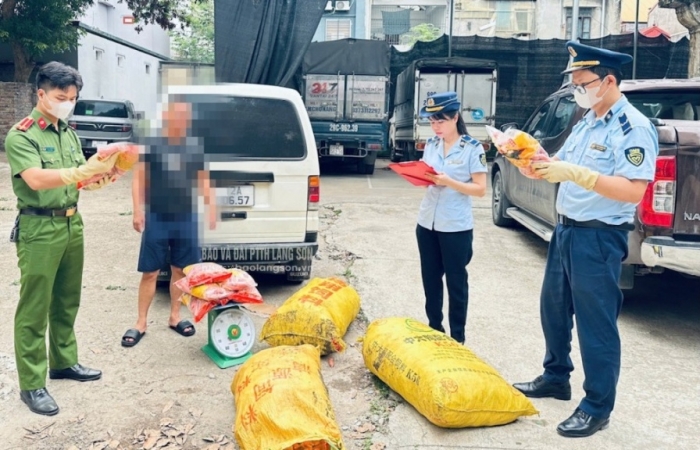 Lạng Sơn phát hiện, thu giữ số lượng lớn thực phẩm không rõ nguồn gốc