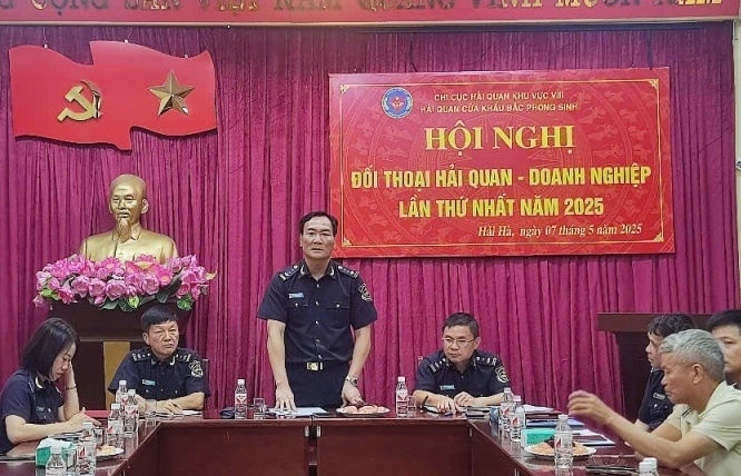 Hải quan cửa khẩu Bắc Phong Sinh lắng nghe góp ý của doanh nghiệp