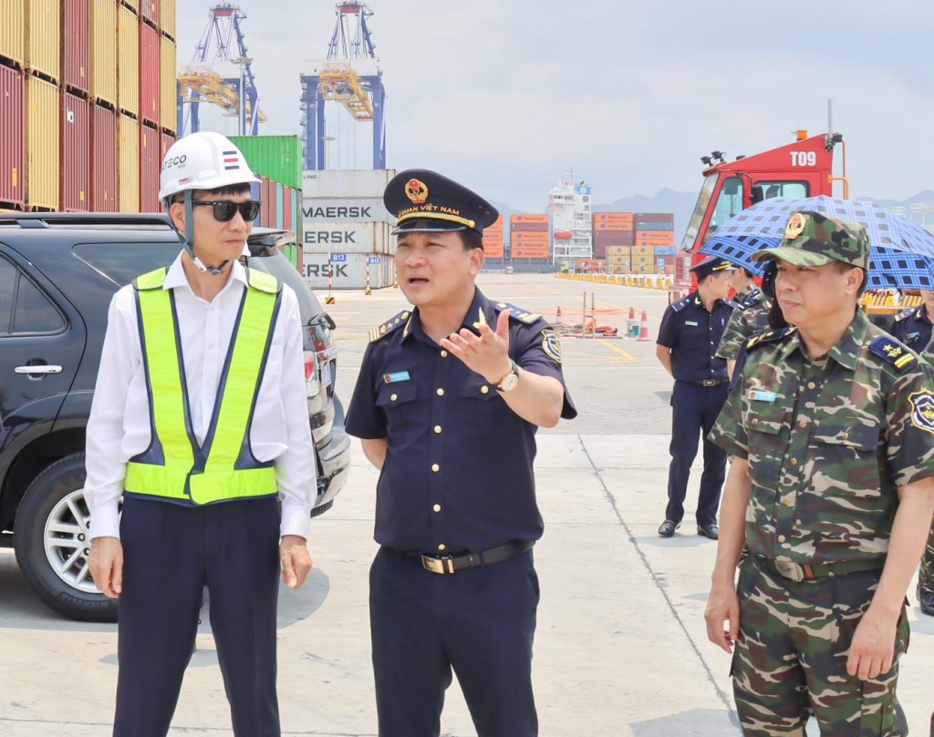 Lãnh đạo Hải quan khu vực III kiểm tra công tác giám sát trên địa bàn