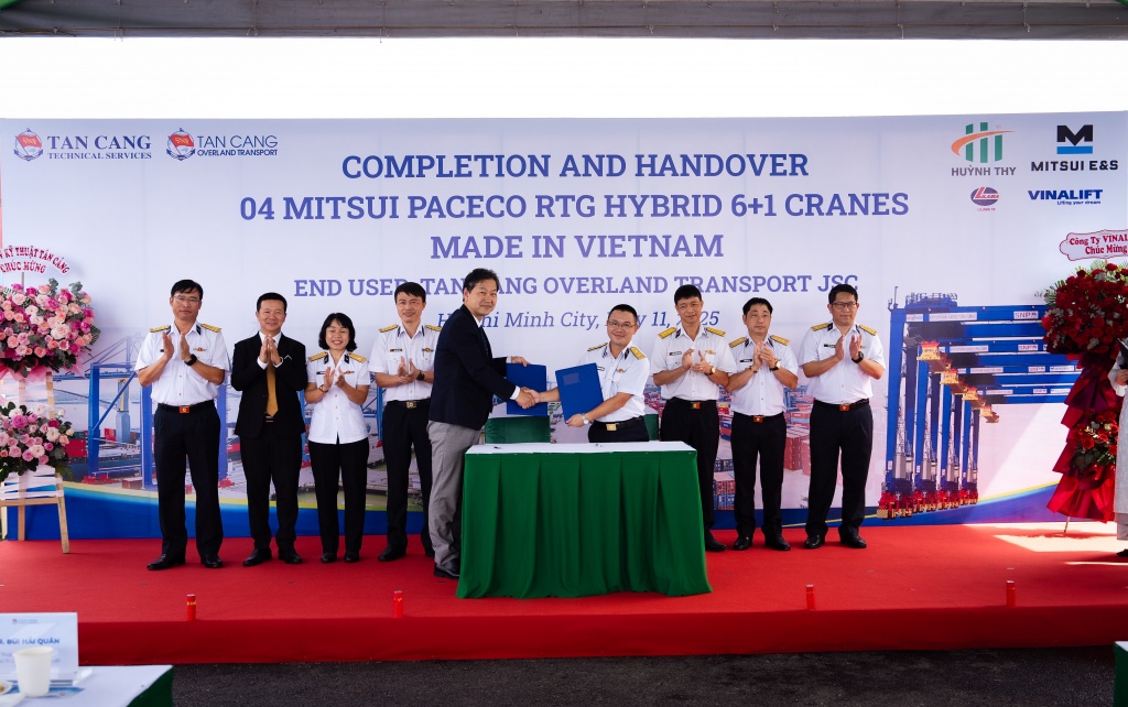 Tân Cảng Cát Lái tiếp nhận 4 hệ thống giàn cẩu RTG Hybrid
