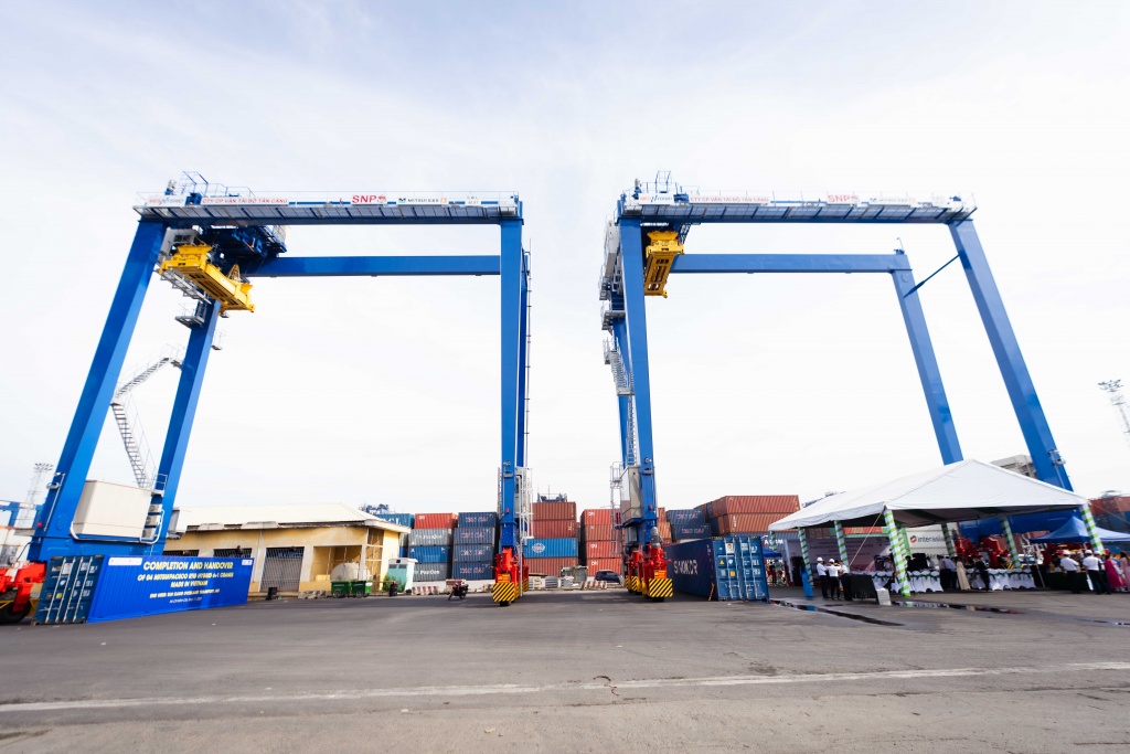 Tân Cảng Cát Lái tiếp nhận 4 hệ thống giàn cẩu RTG Hybrid