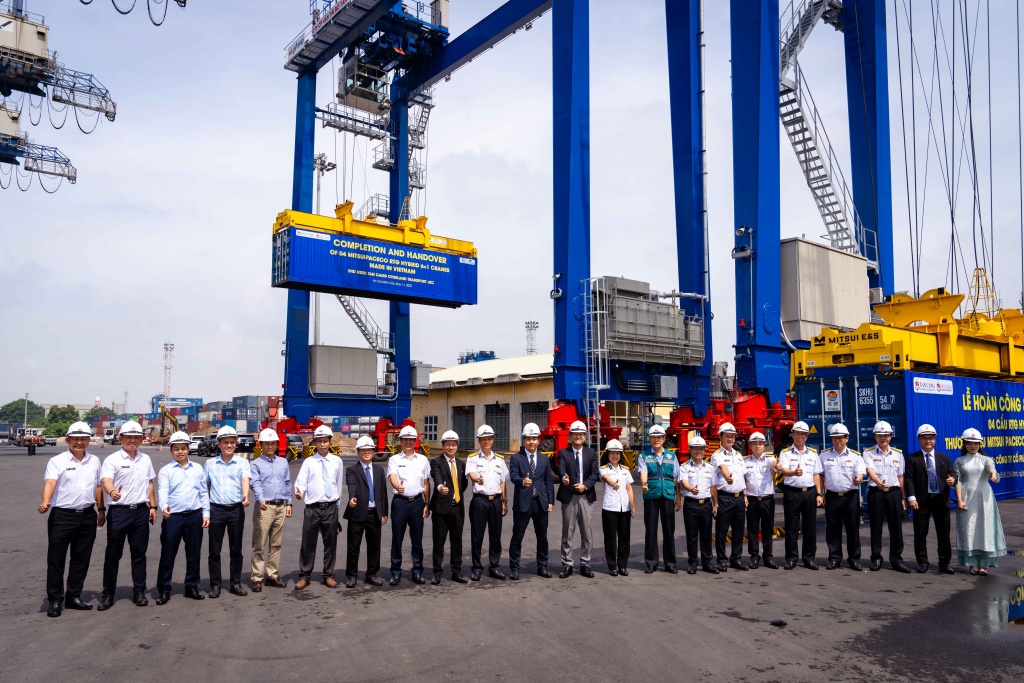 Tân Cảng Cát Lái tiếp nhận 4 hệ thống giàn cẩu RTG Hybrid