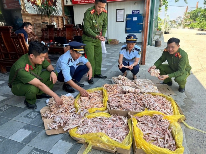 Phát hiện gần 500kg chân gà, đuôi lợn không rõ nguồn gốc xuất xứ
