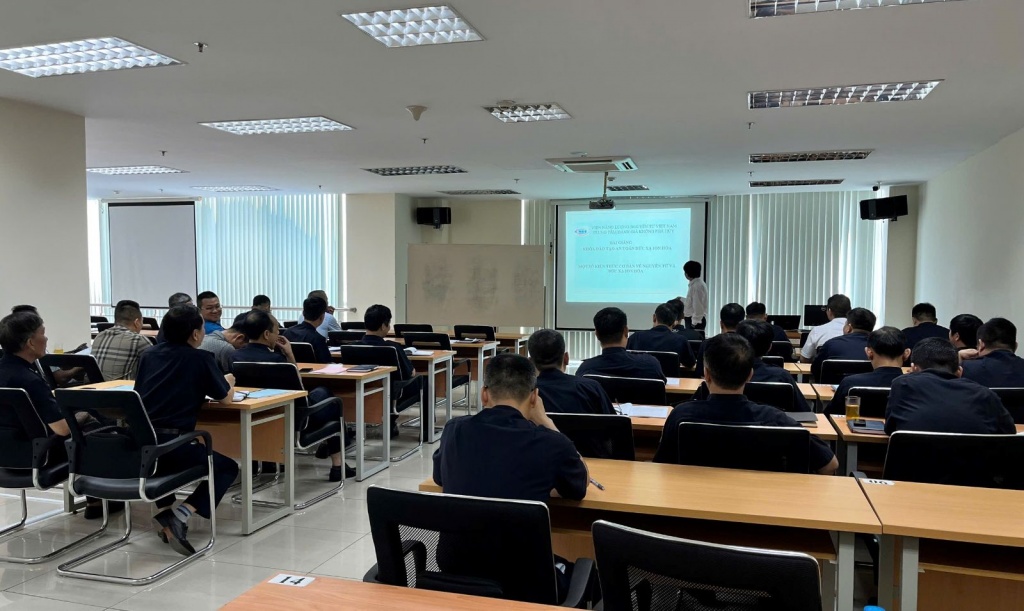 40 công chức Hải quan khu vực III tham gia lớp đào tạo an toàn bức xạ