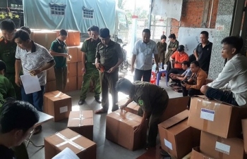 Công an điều tra vụ bóc bao bì, cạo nhãn mác gần 8 tấn thực phẩm