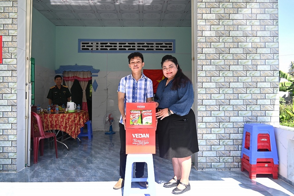 Vedan trao tặng nhà 