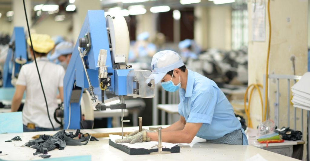 EVN tăng giá điện, doanh nghiệp đau đầu tìm giải pháp