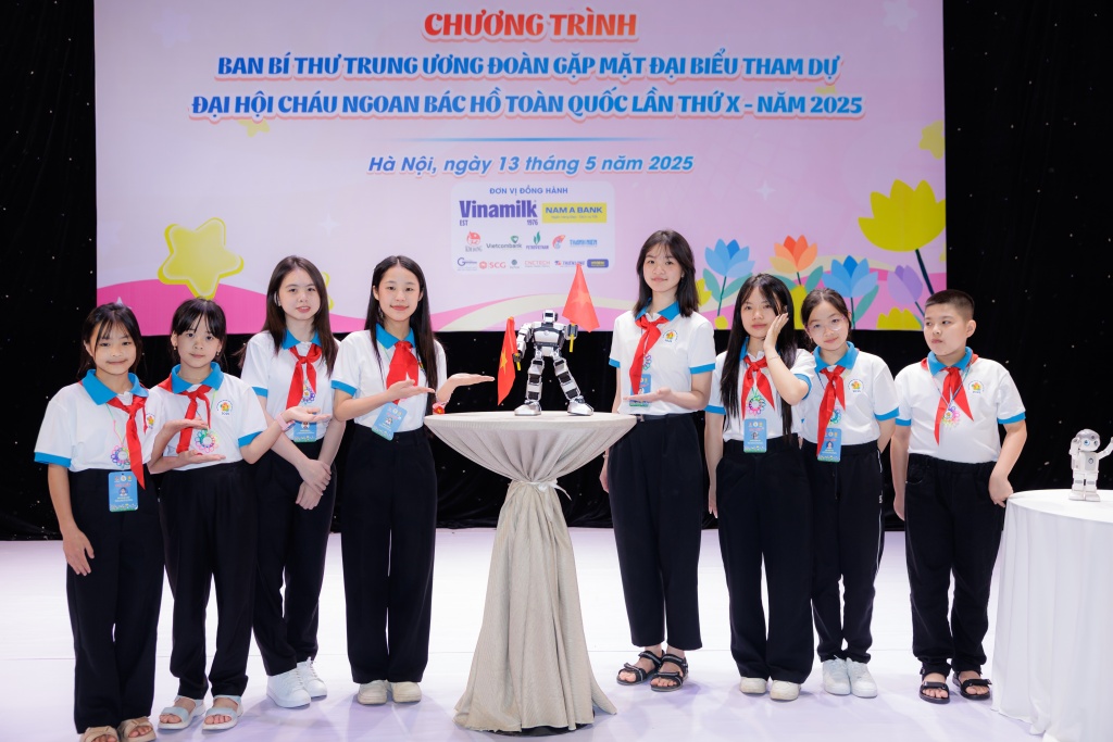 Vinamilk tiếp sức “Búp măng non” viết tiếp hành trình cháu ngoan Bác Hồ