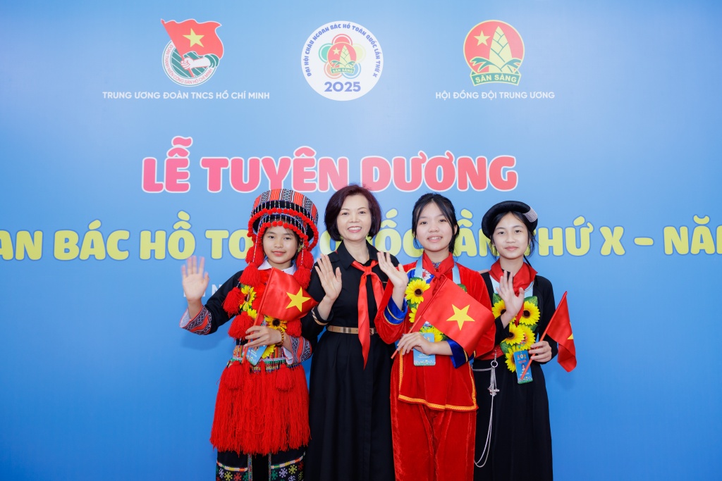 Vinamilk tiếp sức “Búp măng non” viết tiếp hành trình cháu ngoan Bác Hồ