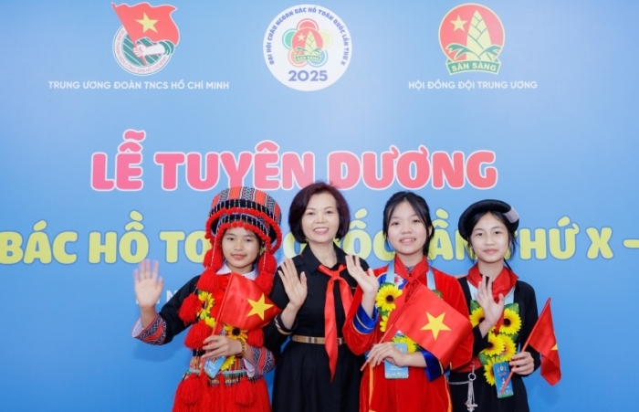 Vinamilk tiếp sức “Búp măng non” viết tiếp hành trình cháu ngoan Bác Hồ