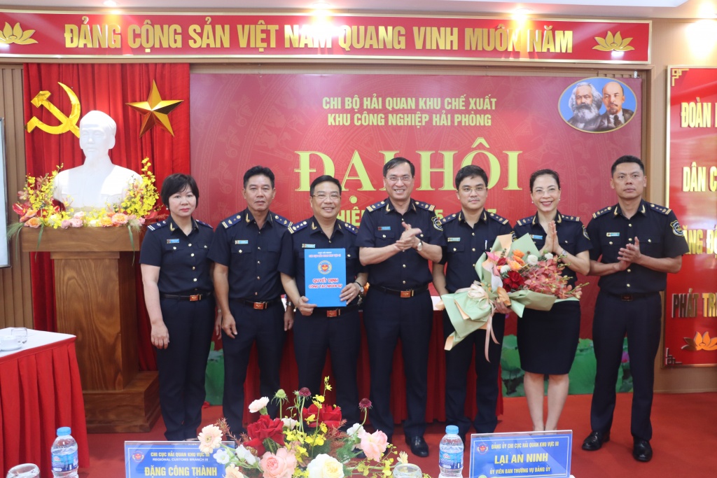 Chi bộ Hải quan KCX và KCN Hải Phòng lãnh đạo đơn vị thực hiện thắng lợi nhiệm vụ được giao