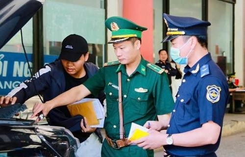 Cửa khẩu Cha Lo: Tấp nập lưu lượng xe qua lại cửa khẩu