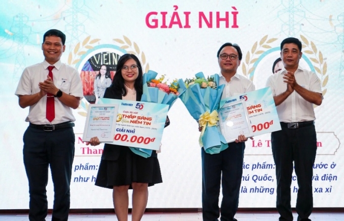 Trao giải cuộc thi viết "50 năm thắp sáng niềm tin"