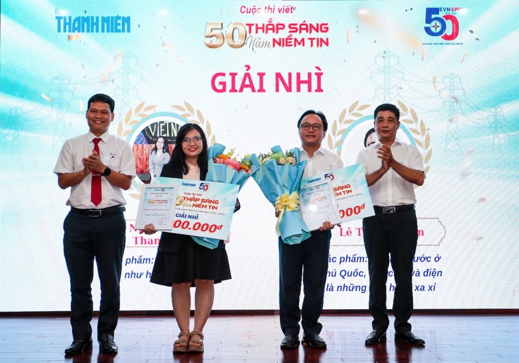 Trao giải cuộc thi viết "50 năm thắp sáng niềm tin"
