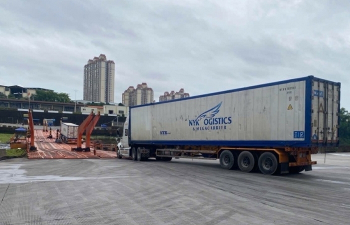 Khôi phục bình thường hoạt động XNK qua lối mở cầu phao Km3+4 ở Móng Cái