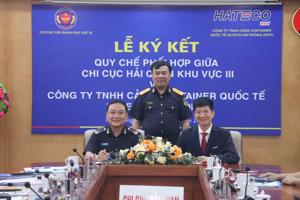 Hải quan khu vực III và Cảng container quốc tế Hateco ký kết quy chế phối hợp