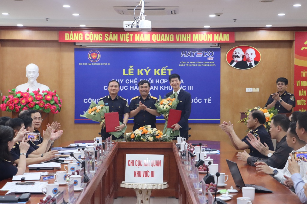 Hải quan khu vực III và Cảng container quốc tế Hateco ký kết quy chế phối hợp