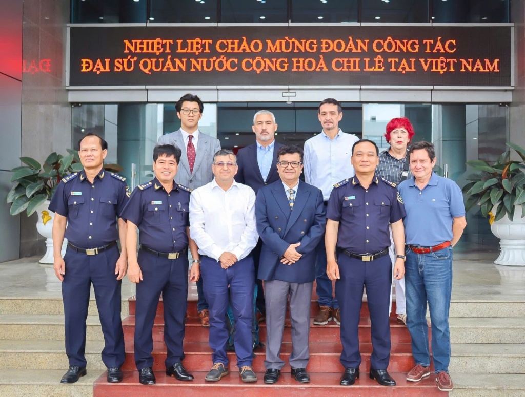 Đại sứ Chi Lê thăm, làm việc tại Hải quan khu vực III