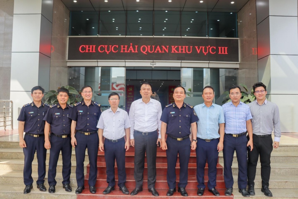 Thứ trưởng Bộ Tài chính Nguyễn Đức Chi làm việc với Hải quan khu vực III