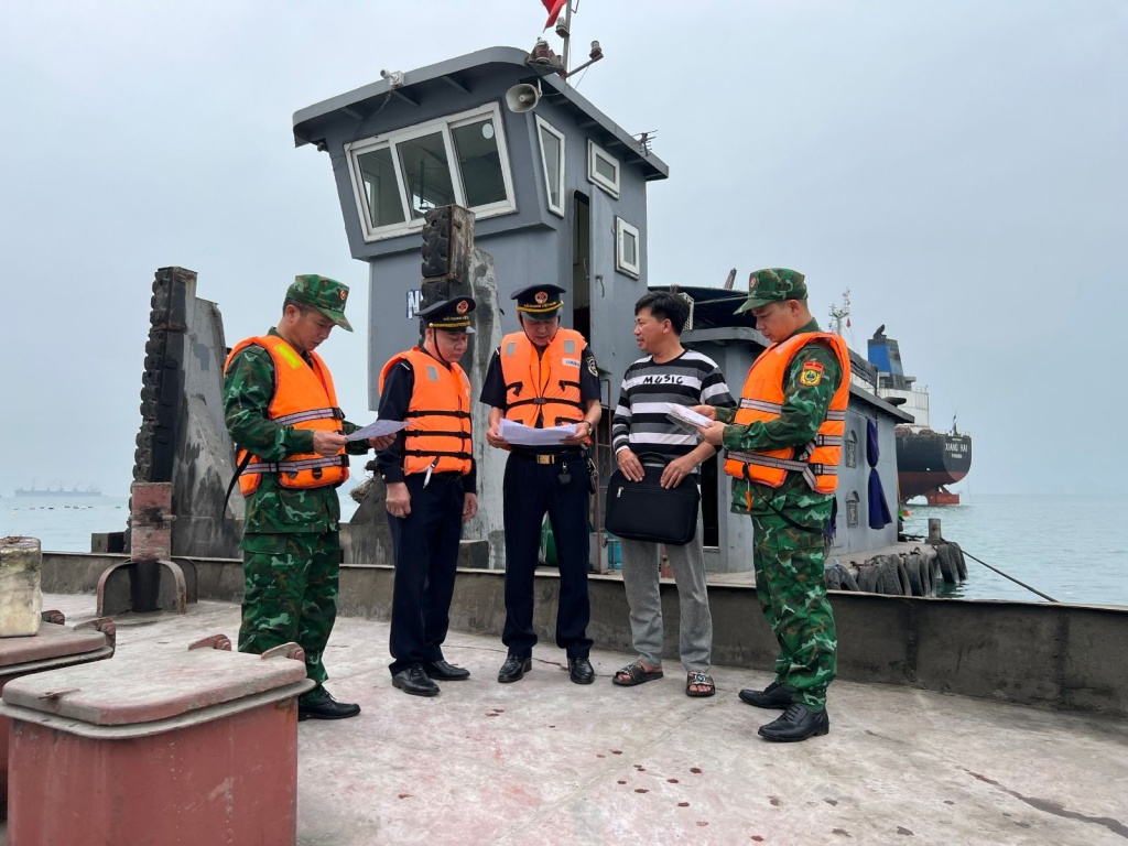 Hải quan - Biên phòng Cẩm Phả phối hợp kiểm soát địa bàn