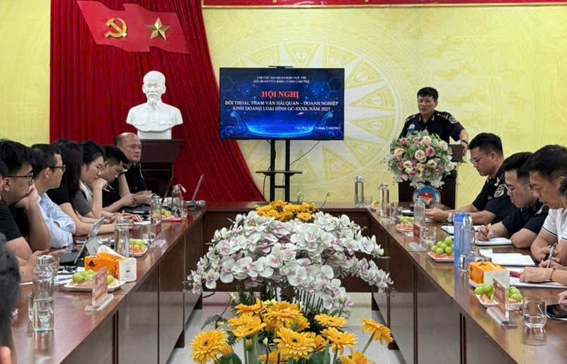 Hải quan cửa khẩu cảng Cẩm Phả tham vấn doanh nghiệp gia công, sản xuất xuất khẩu