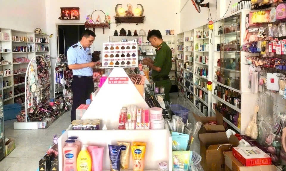 Cà Mau phát hiện hơn 2.000 sản phẩm mỹ phẩm không rõ nguồn gốc