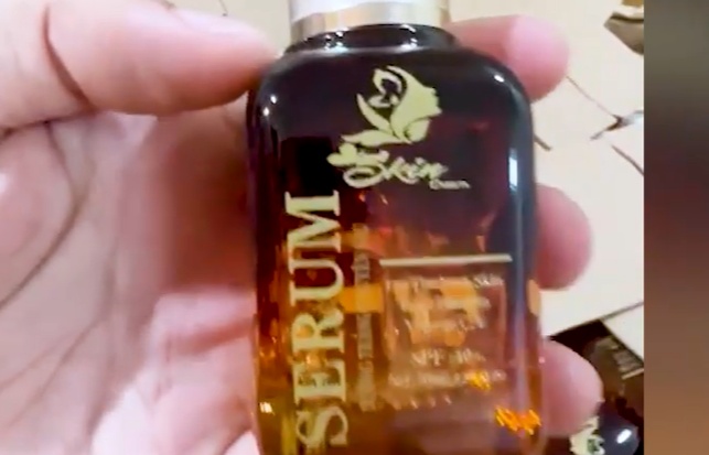 Phát hiện gần 35.000 tem chống hàng giả tại cơ sở bán mỹ phẩm giả