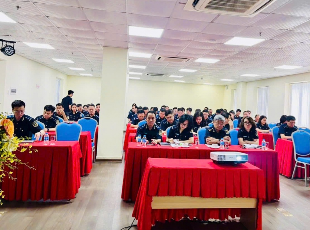 Hải quan Đình Vũ quán triệt các nghị quyết của Bộ Chính trị