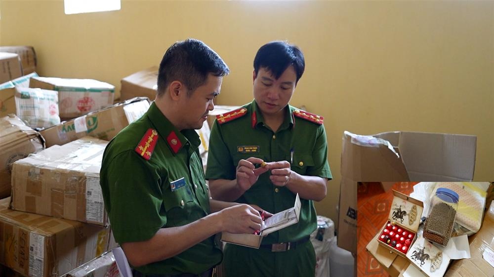 Khởi tố cặp vợ chồng buôn bán hàng cấm