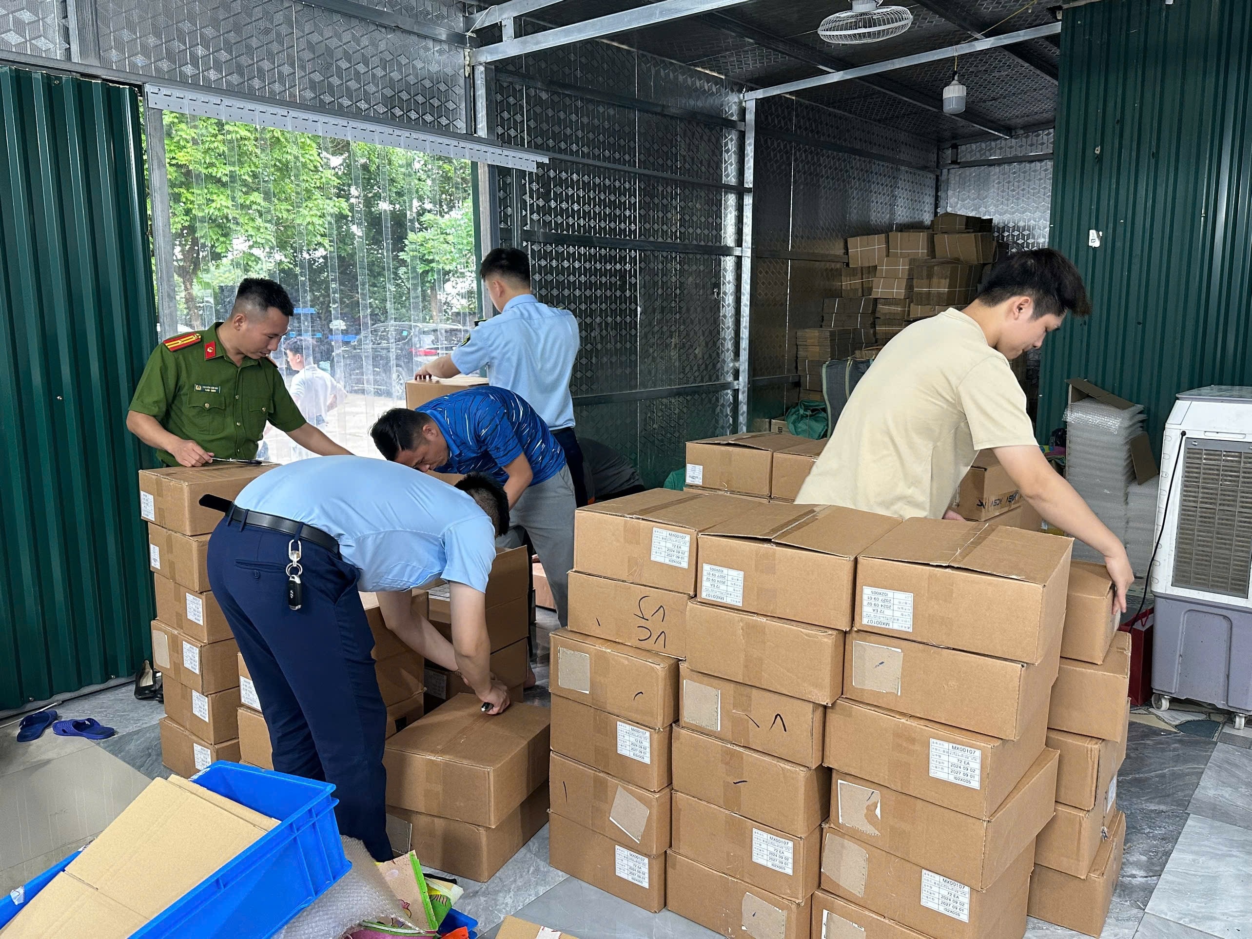 Phát hiện hơn 5.000 lọ mỹ phẩm nhập lậu tại cơ sở thuộc Công ty dược mỹ phẩm Ngân Korea