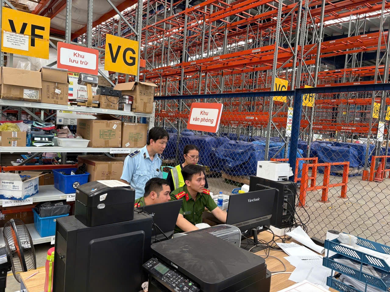 Gần 226.000 sản phẩm hàng hóa các loại bị tạm giữ tại Công ty Cổ phần Chuỗi cung ứng Thương mại Á Châu