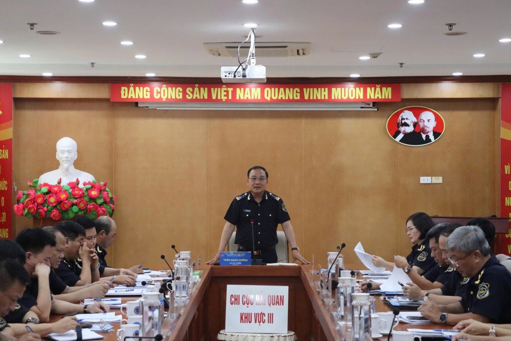 Hải quan khu vực III thu ngân sách hơn 33 nghìn tỷ đồng, tăng 31,7%