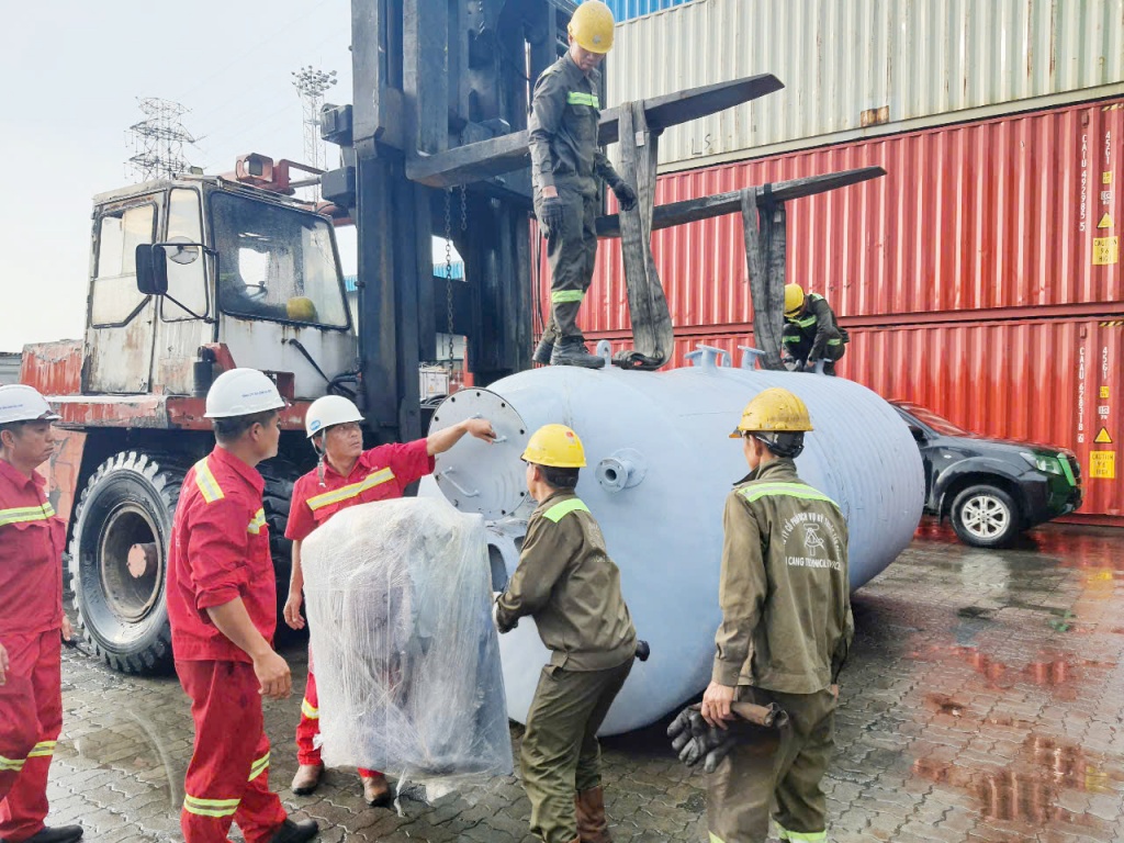 Những hình ảnh cất giấu lô thuốc lá lậu với thủ đoạn mới tinh vi