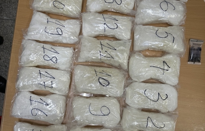 Hải quan bắt giữ hơn 5 kg ma túy giấu trong thớt gỗ tại cửa khẩu sân bay quốc tế Tân Sơn Nhất