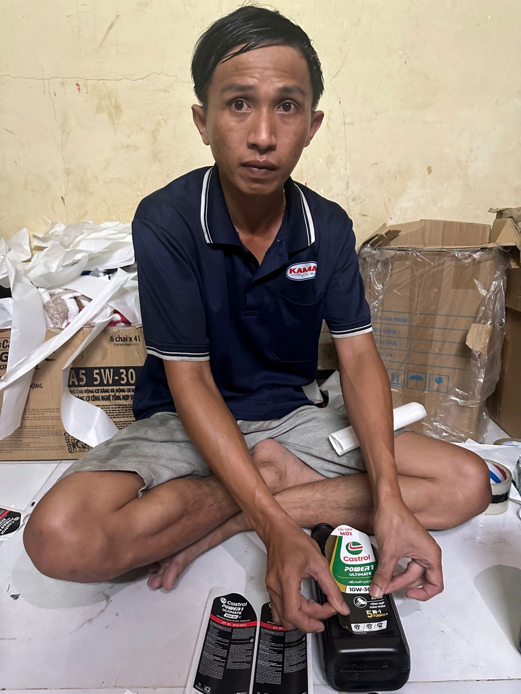 Tạm giam 5 đối tượng sản xuất, tiêu thụ nhớt giả trên sàn thương mại điện tử