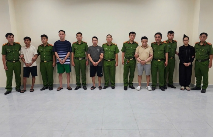 Tạm giam 5 đối tượng sản xuất, tiêu thụ nhớt giả trên sàn thương mại điện tử